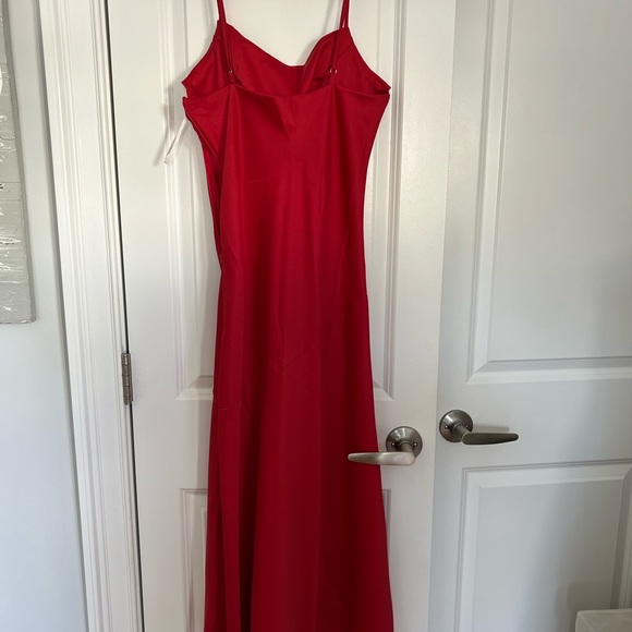 Red Dress - Picture 4 of 4